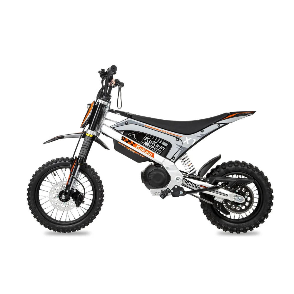 Elektryczny motocykl terenowy KuKirin X1 z profilu: silnik centralny 1000 W, napęd łańcuchowy, koła 14 i 12 cali, akumulator 48 V 20,8 Ah, do 50 km/h, wyłącznie do jazdy w terenie
